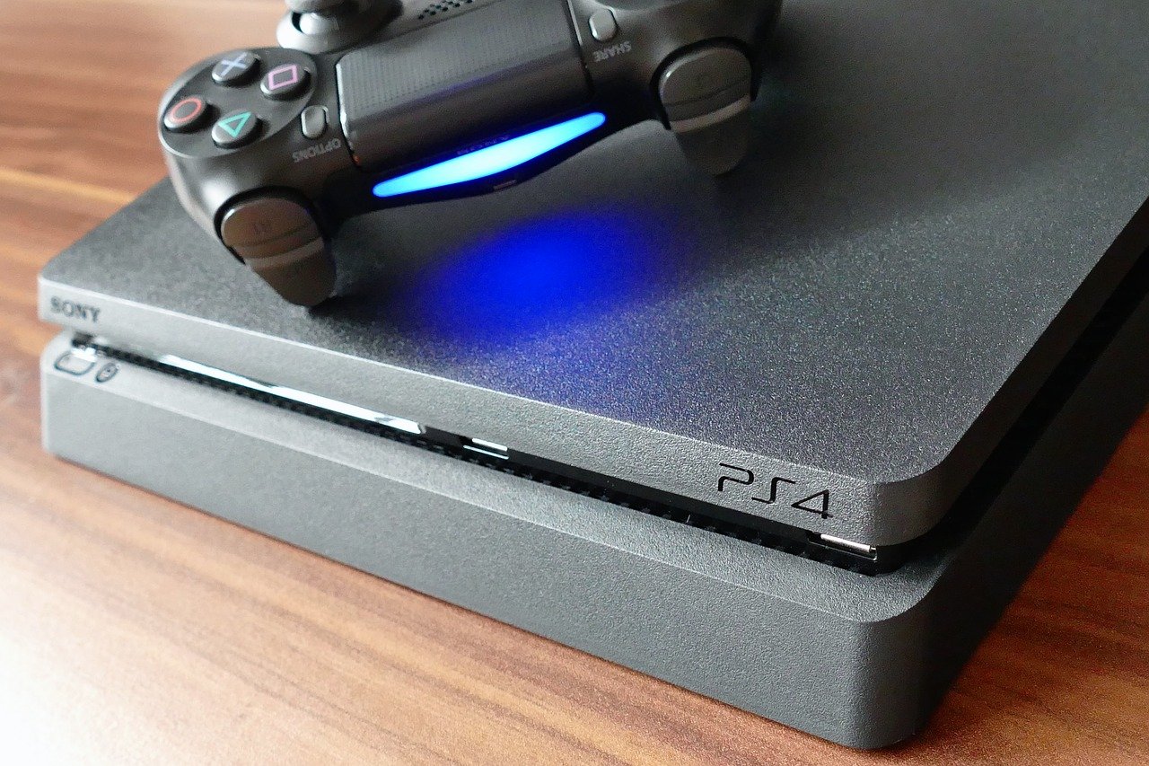 PS4 game console and controller